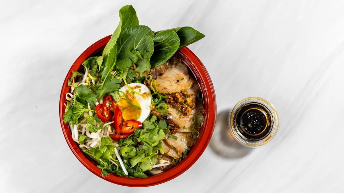 Porkramen Chinapot med dryck