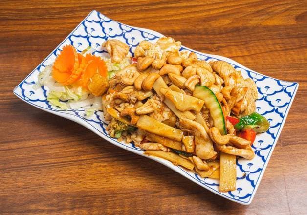Gai Phad Med Mamuang Himmaphan
