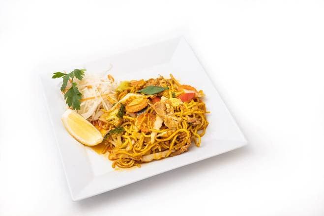 Wokade Äggnudlar i Röd Curry