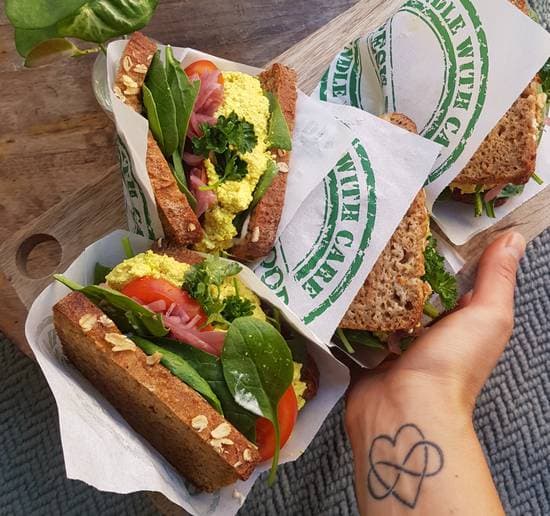 Scrambled tofu sandwich