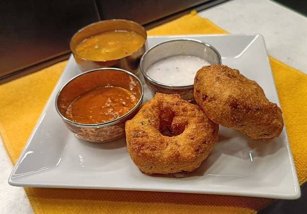 Uzhunnu Vada Medhu Vada Vegan