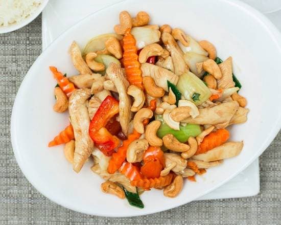 Gà xào hạt điều
