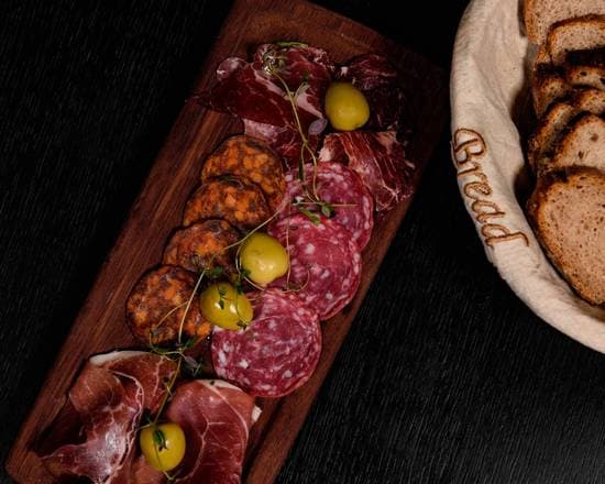 6. Plato de embutidos co qeso