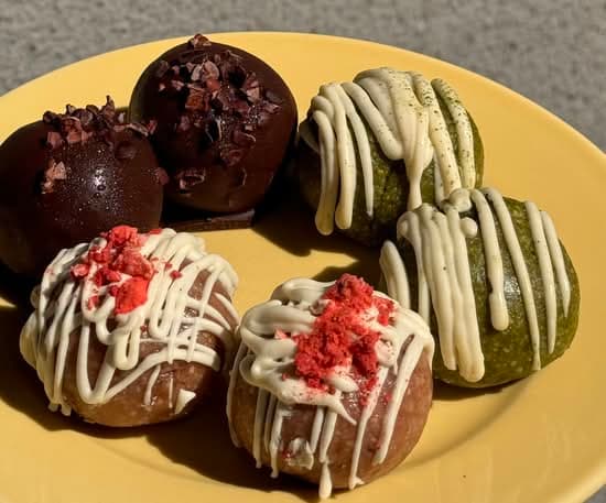 Matcha White Chocolate Raw Ball