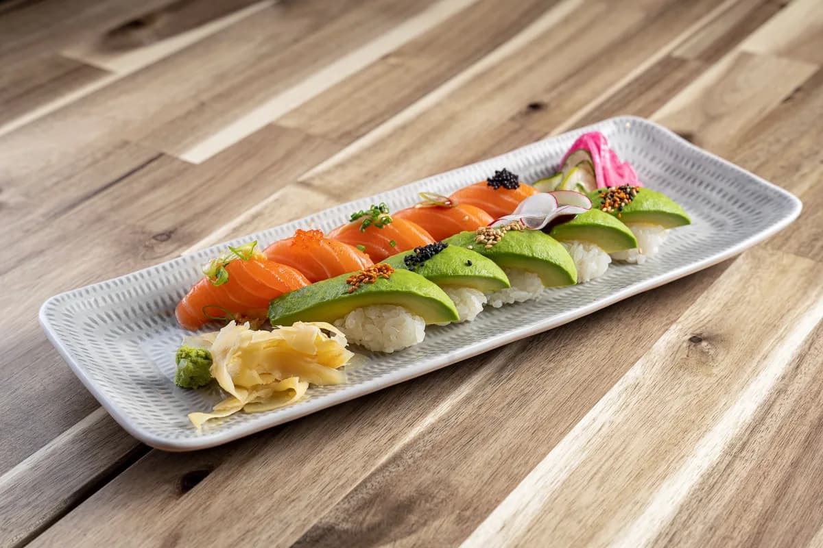 Lax & Avokado Nigiri - 8 Bitar
