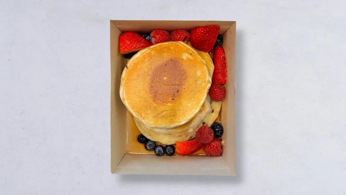 Amerikanska Pannkakor bär och sirap