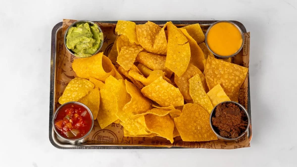 Homemade Nachos 2x sauces