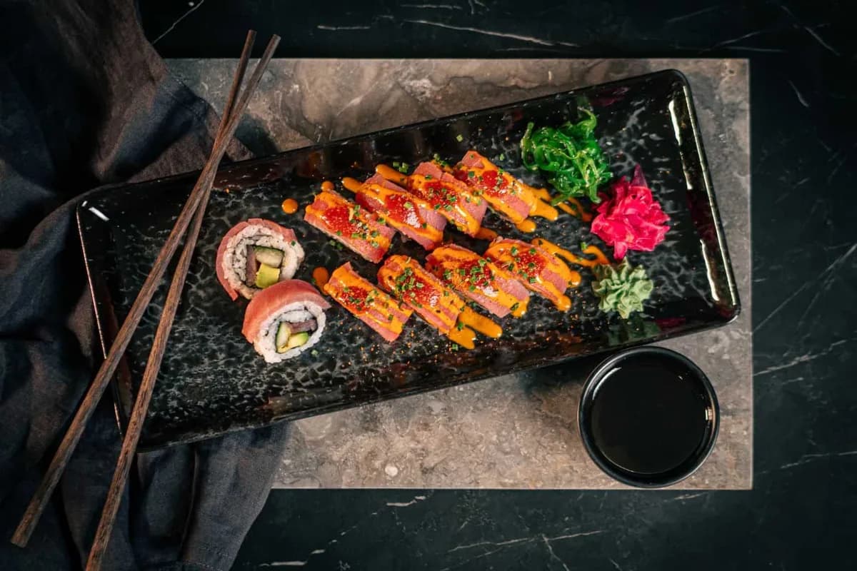 SPICY TUNA ROLLS