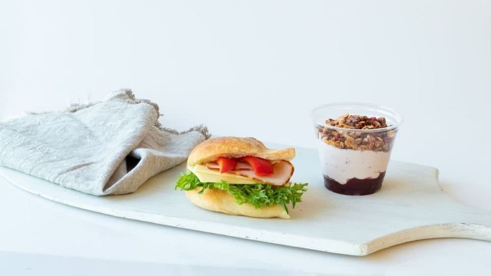 Fralla / Croissant + Frukostbägare från 79k