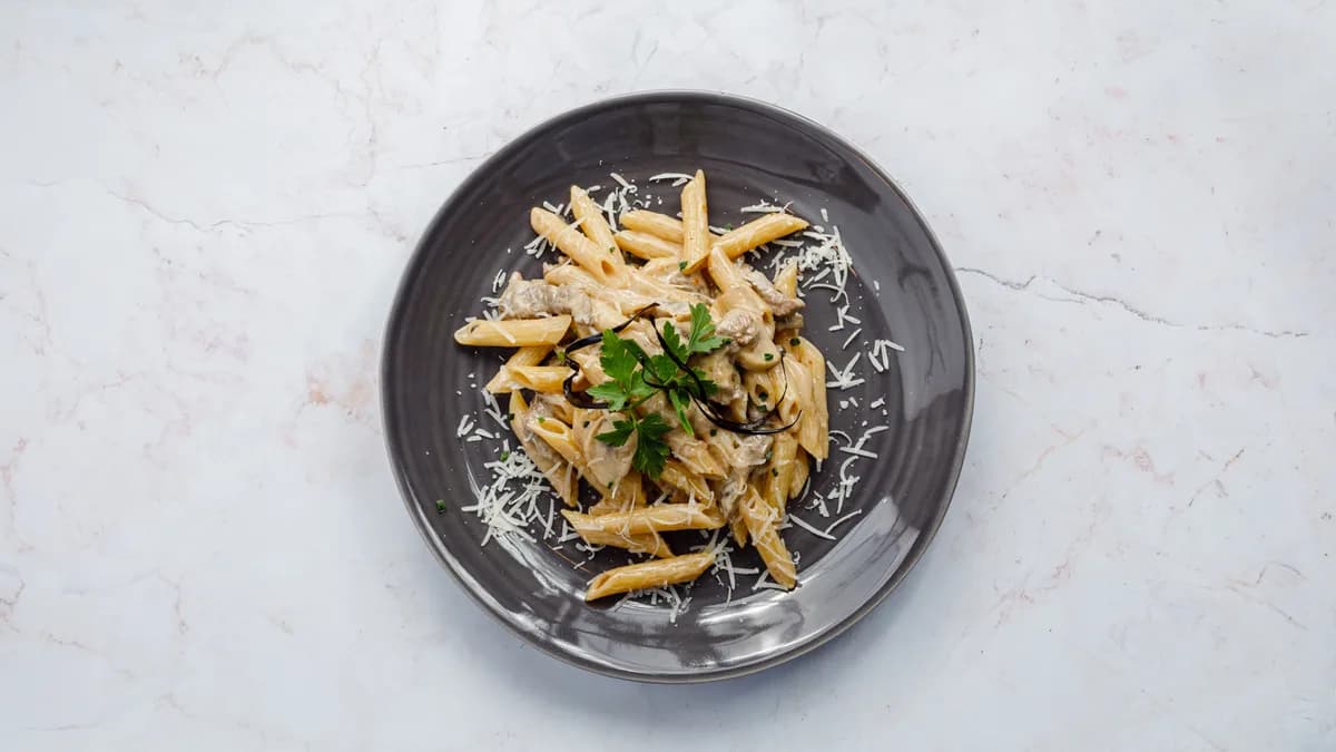 16. Penne con Carne
